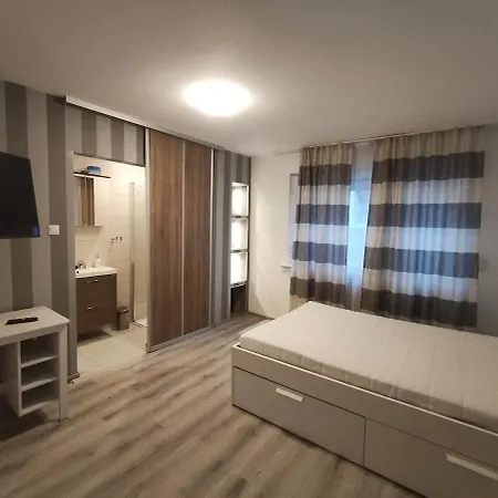 Apartment 1 Mit Eigenem Bad & Toilette *